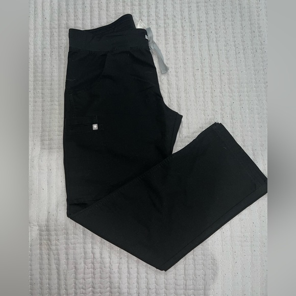 Figs black cargo pants, couple of uses worn. Good condition. - Picture 4 of 4